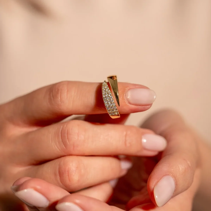 Vivienne - Elegant Gold Ring