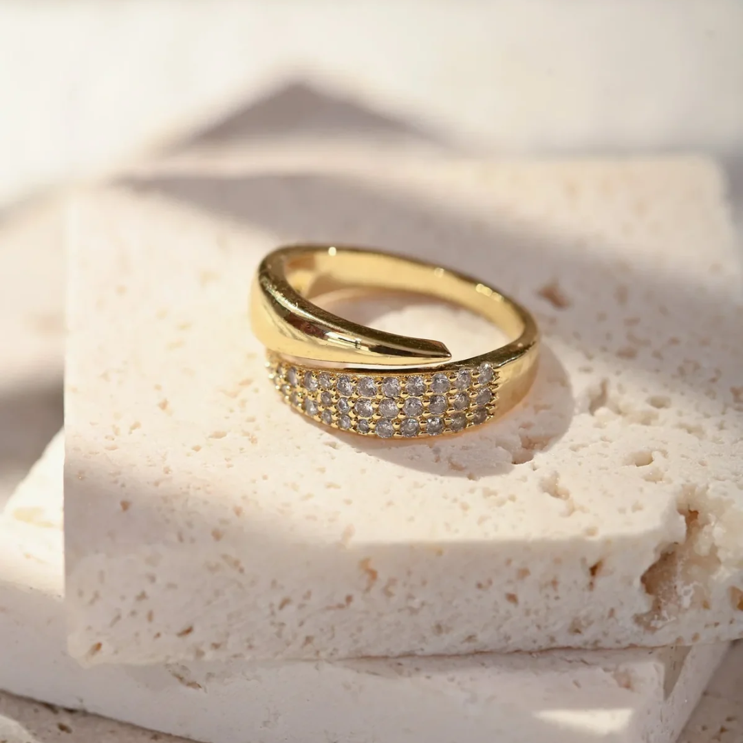 Vivienne - Elegant Gold Ring