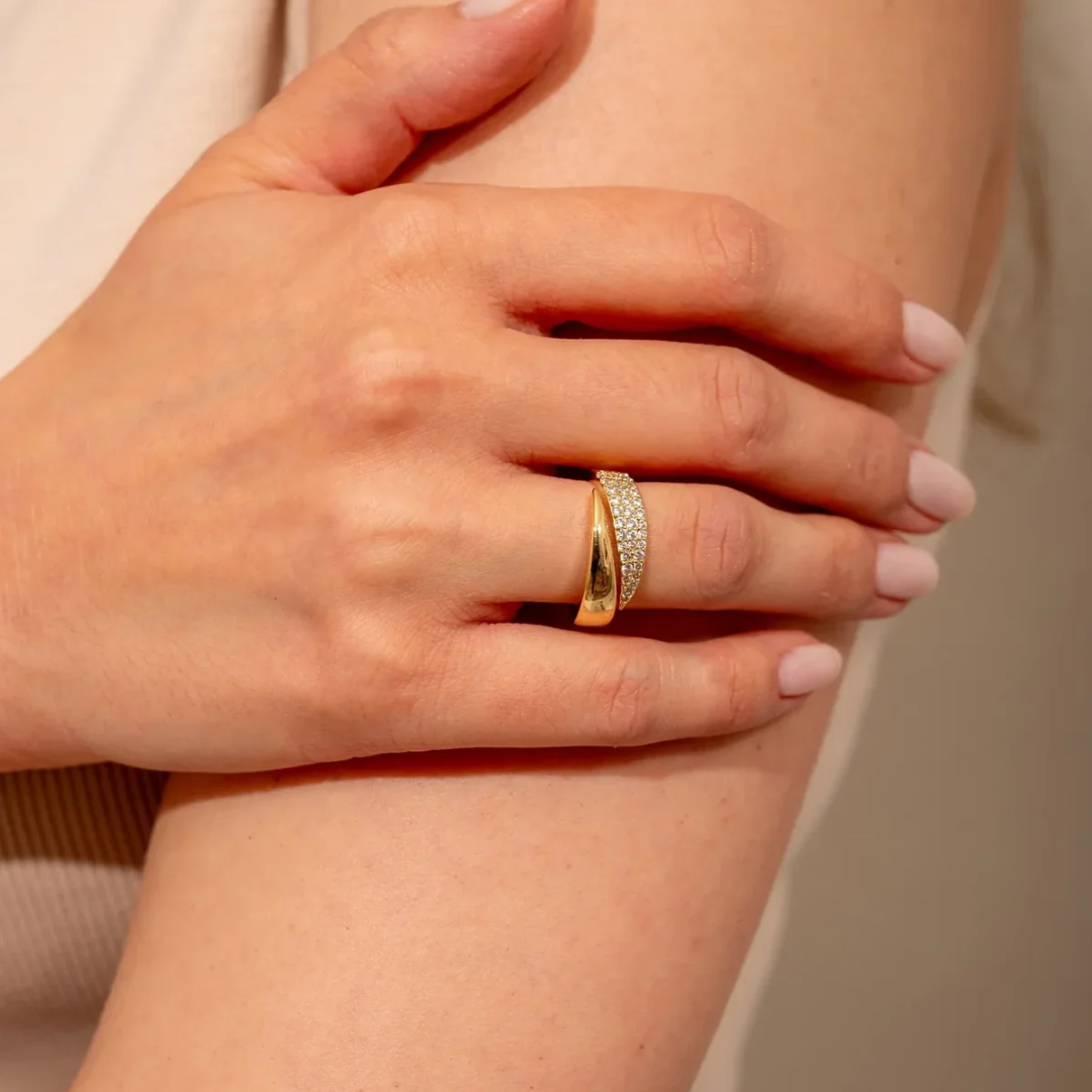 Vivienne - Elegant Gold Ring