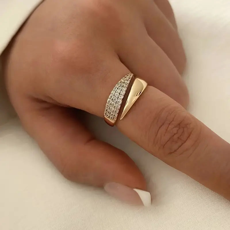 Vivienne - Elegant Gold Ring