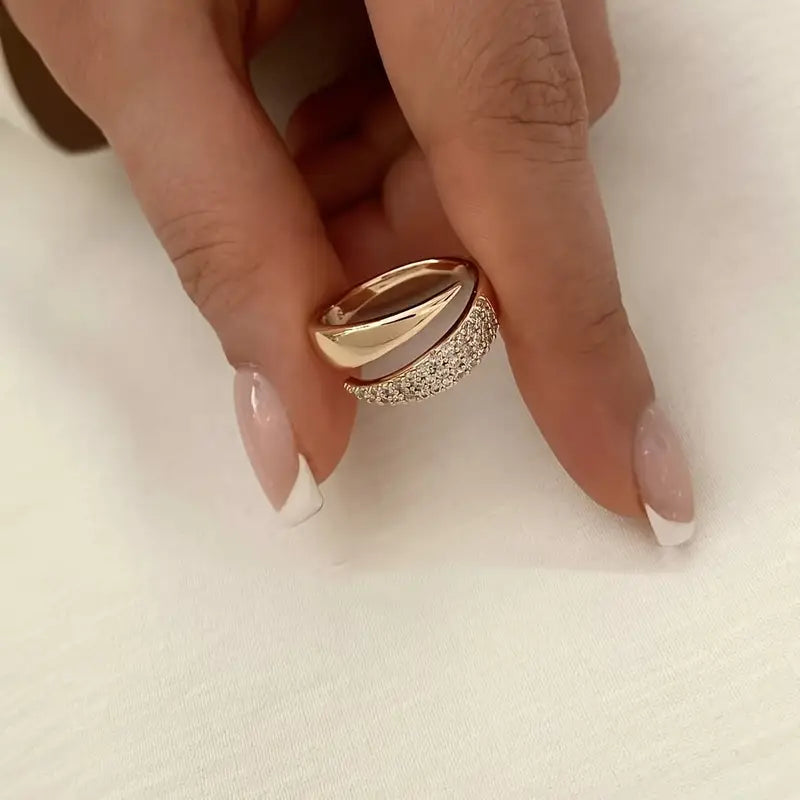 Vivienne - Elegant Gold Ring