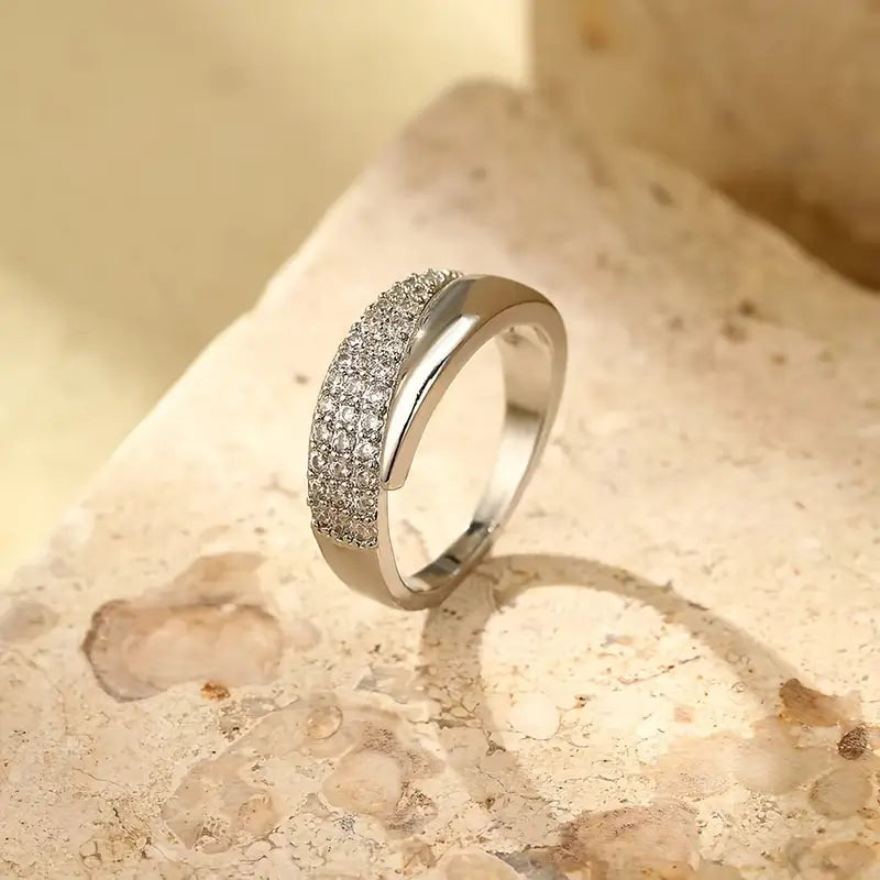 Vivienne - Elegant Gold Ring