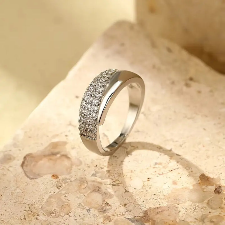 Vivienne - Elegant Gold Ring
