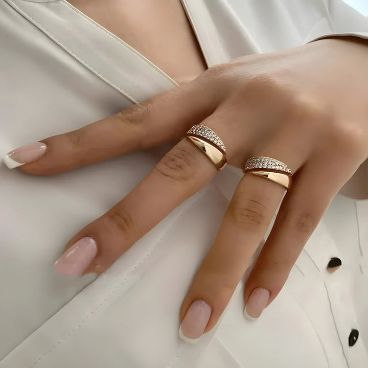 Vivienne - Elegant Gold Ring
