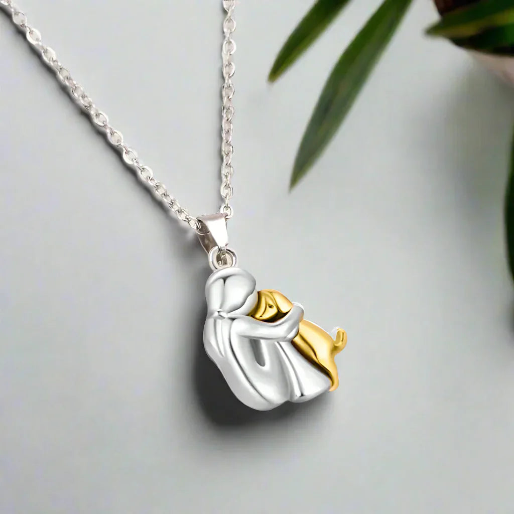 Eloise - Hug Pendant Necklace