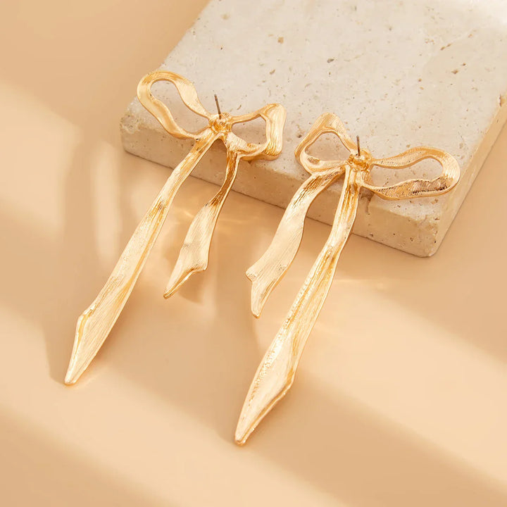 Michella – Elegant Ribbon Drop Earrings