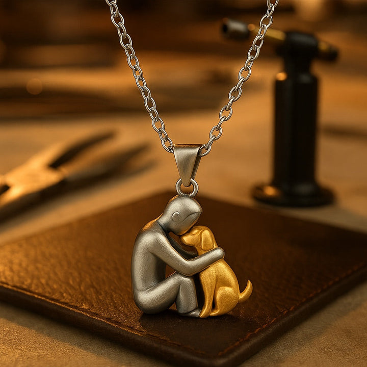 Eloise - Hug Pendant Necklace